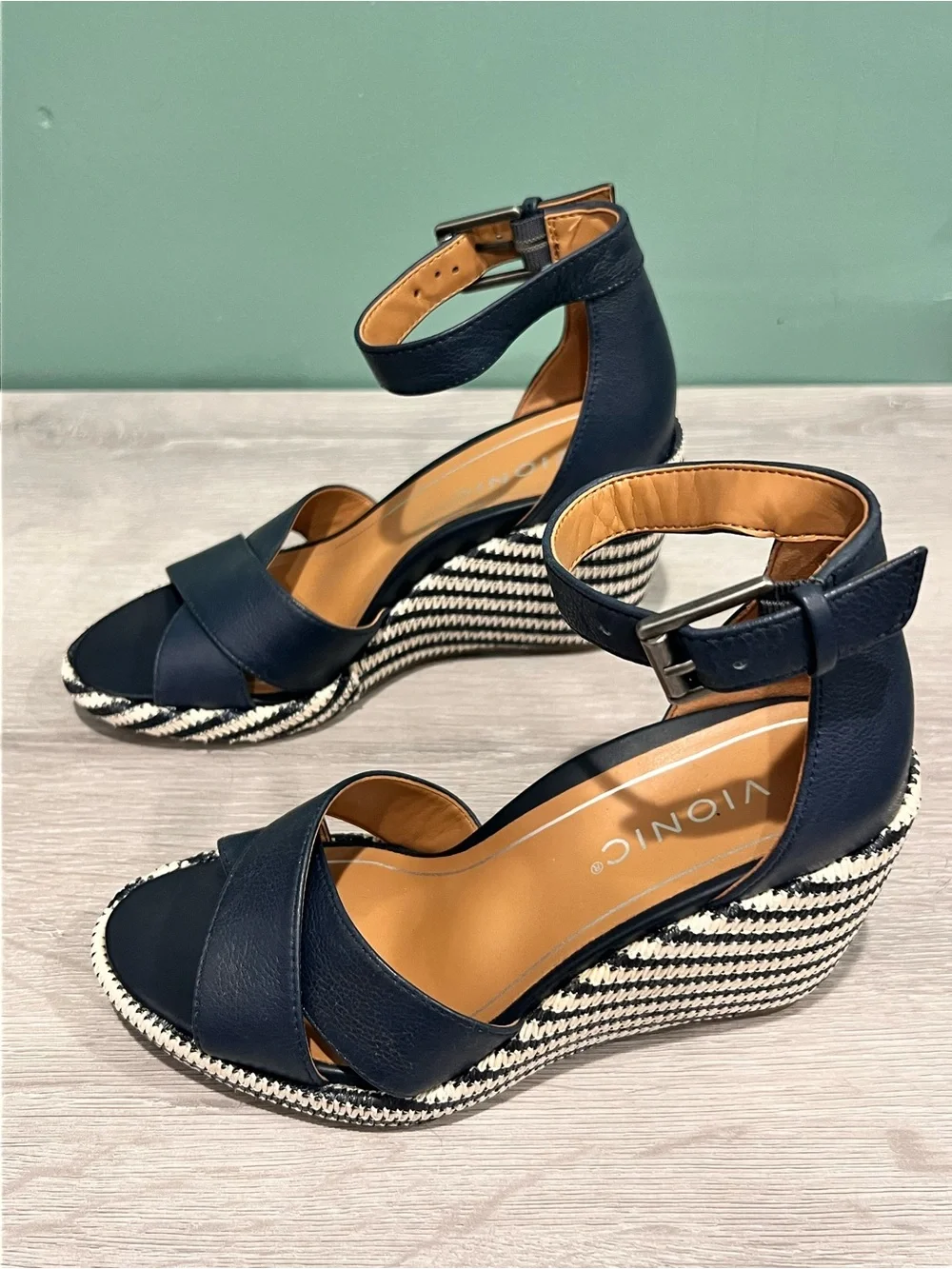 Vionic Navy Striped Wedge Sandals Women’s Size 5